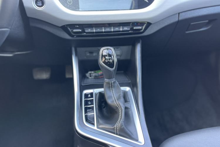 Used Geely Auto Vision X3 2019 Upgraded Model 1.5L CVT Prestige Version Interior 8