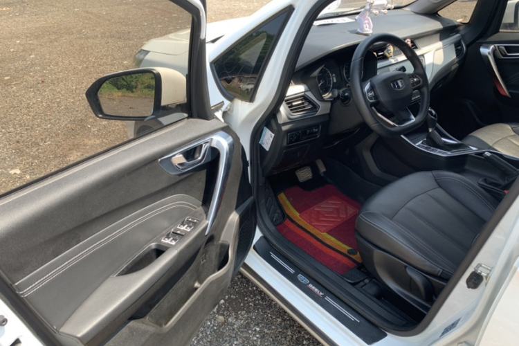 Used Geely Auto Vision X3 2019 Upgraded Model 1.5L CVT Prestige Version Interior 8