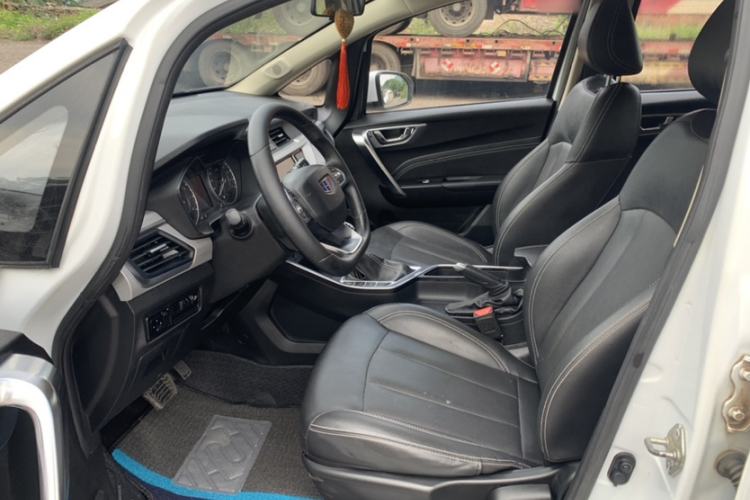 Used Geely Auto Vision X3 2019 Upgraded Model 1.5L CVT Elite Version Interior 8