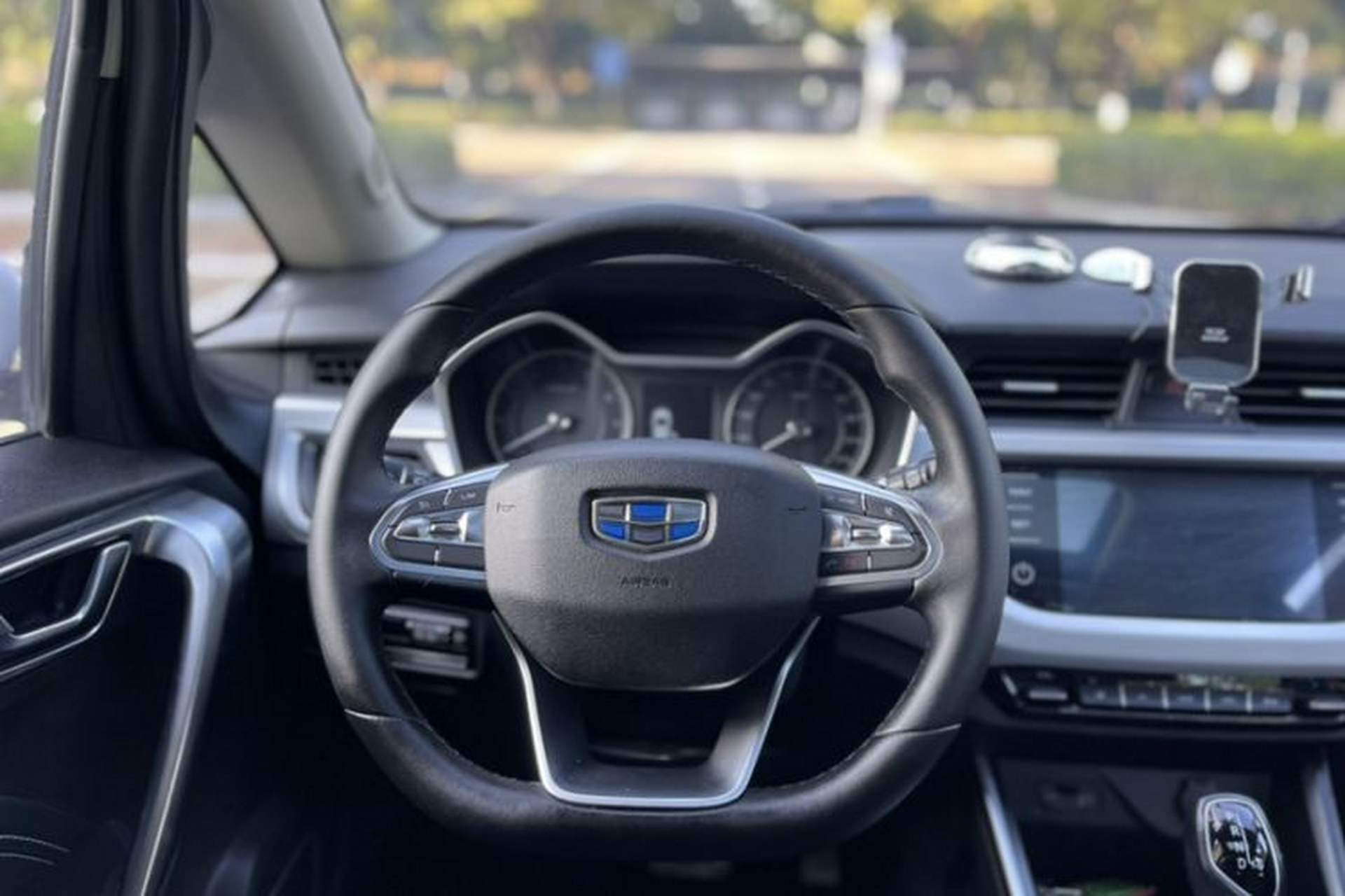 Used Geely Auto Vision X3 2019 Upgraded Model 1.5L CVT Prestige Version Interior 9