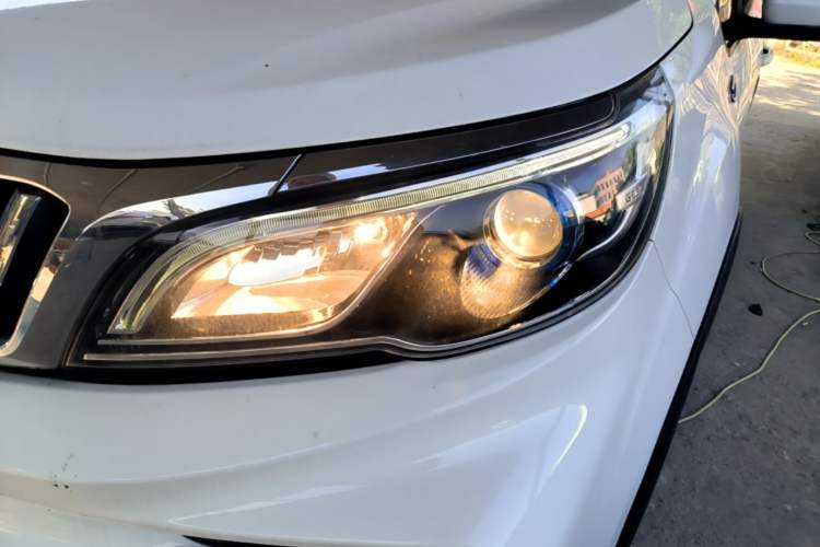 Used Geely Auto Vision X3 2019 Upgraded Model 1.5L CVT Elite Version Left Front Headlight