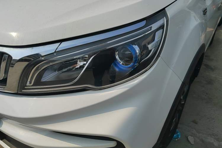 Used Geely Auto Vision X3 2019 Upgraded Model 1.5L CVT Prestige Version Left Front Headlight