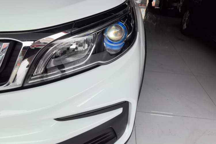 Used Geely Auto Vision X3 2019 Upgraded Model 1.5L CVT Elite Version Left Front Headlight