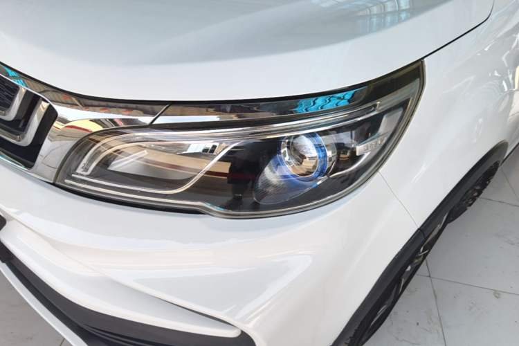 Used Geely Auto Vision X3 2019 Upgraded Model 1.5L Manual Luxury Version Left Front Headlight