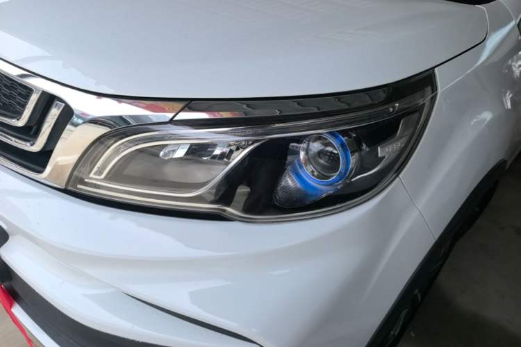 Used Geely Auto Vision X3 2019 Upgraded Model 1.5L CVT Prestige Version Left Front Headlight