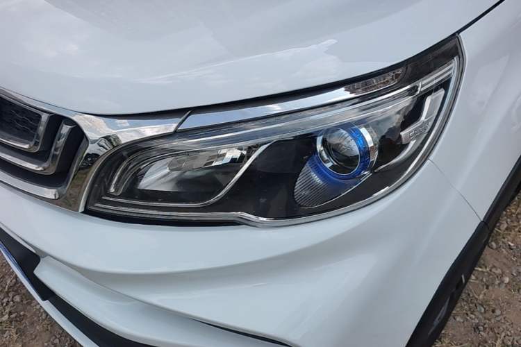 Used Geely Auto Vision X3 2019 Upgraded Model 1.5L Manual Luxury Version Left Front Headlight
