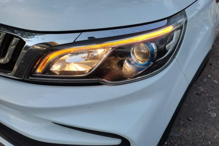 Used Geely Auto Vision X3 2019 Upgraded Model 1.5L Manual Elite Version Left Front Headlight