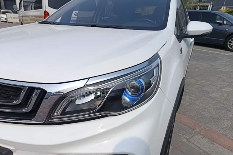 Used Geely Auto Vision X3 2019 Upgraded Model 1.5L Manual Luxury Version Left Front Headlight