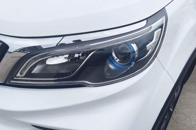 Used Geely Auto Vision X3 2019 Upgraded Model 1.5L CVT Elite Version Left Front Headlight
