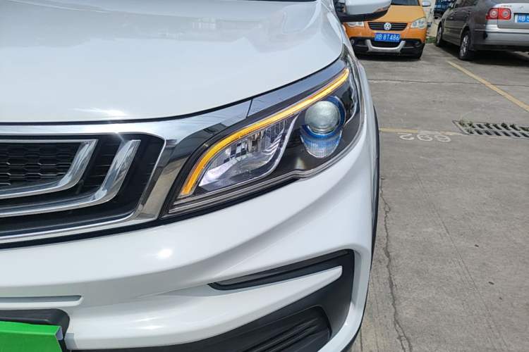 Used Geely Auto Vision X3 2019 Upgraded Model 1.5L CVT Elite Version Left Front Headlight
