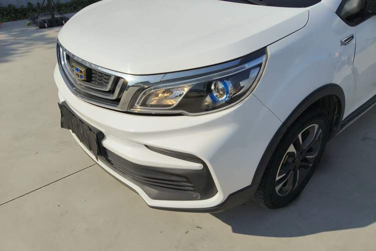 Used Geely Auto Vision X3 2019 Upgraded Model 1.5L Manual Luxury Version Left Front Headlight