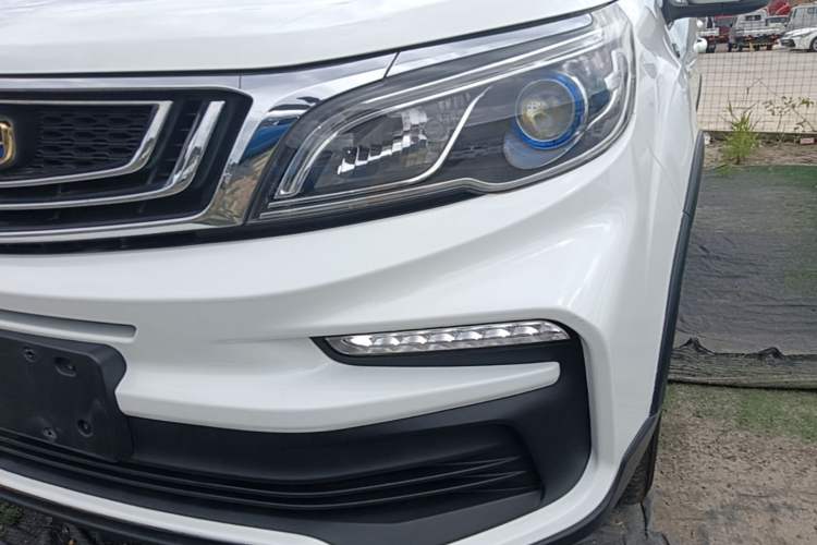 Used Geely Auto Vision X3 2019 Upgraded Model 1.5L CVT Prestige Version Left Front Headlight