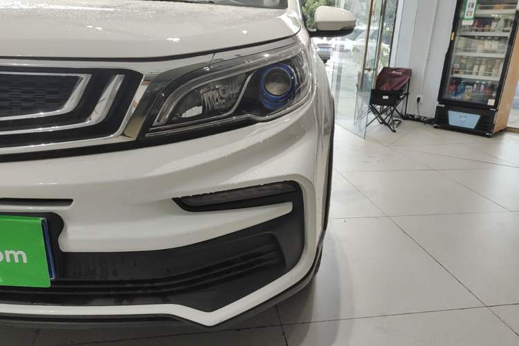 Used Geely Auto Vision X3 2019 Upgraded Model 1.5L CVT Elite Version Left Front Headlight
