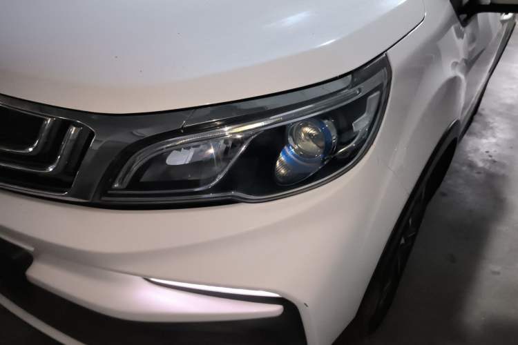 Used Geely Auto Vision X3 2019 Upgraded Model 1.5L CVT Elite Version Left Front Headlight