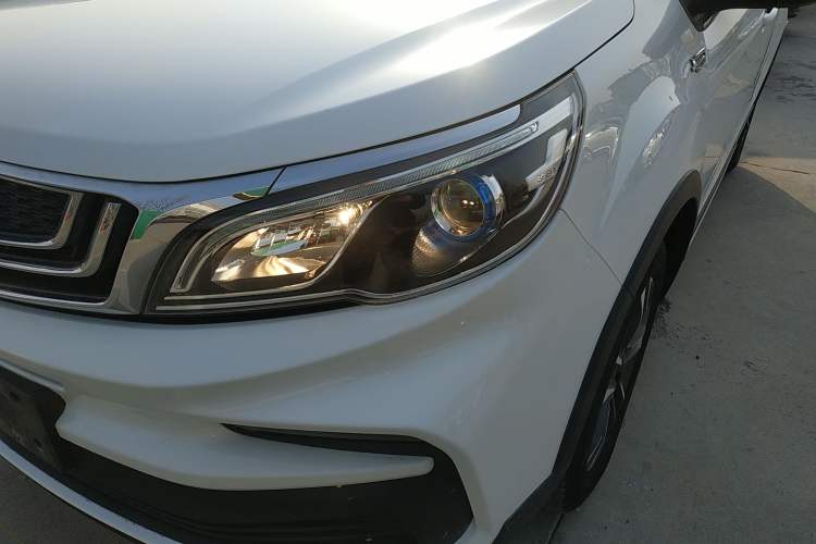 Used Geely Auto Vision X3 2019 Upgraded Model 1.5L Manual Elite Version Left Front Headlight