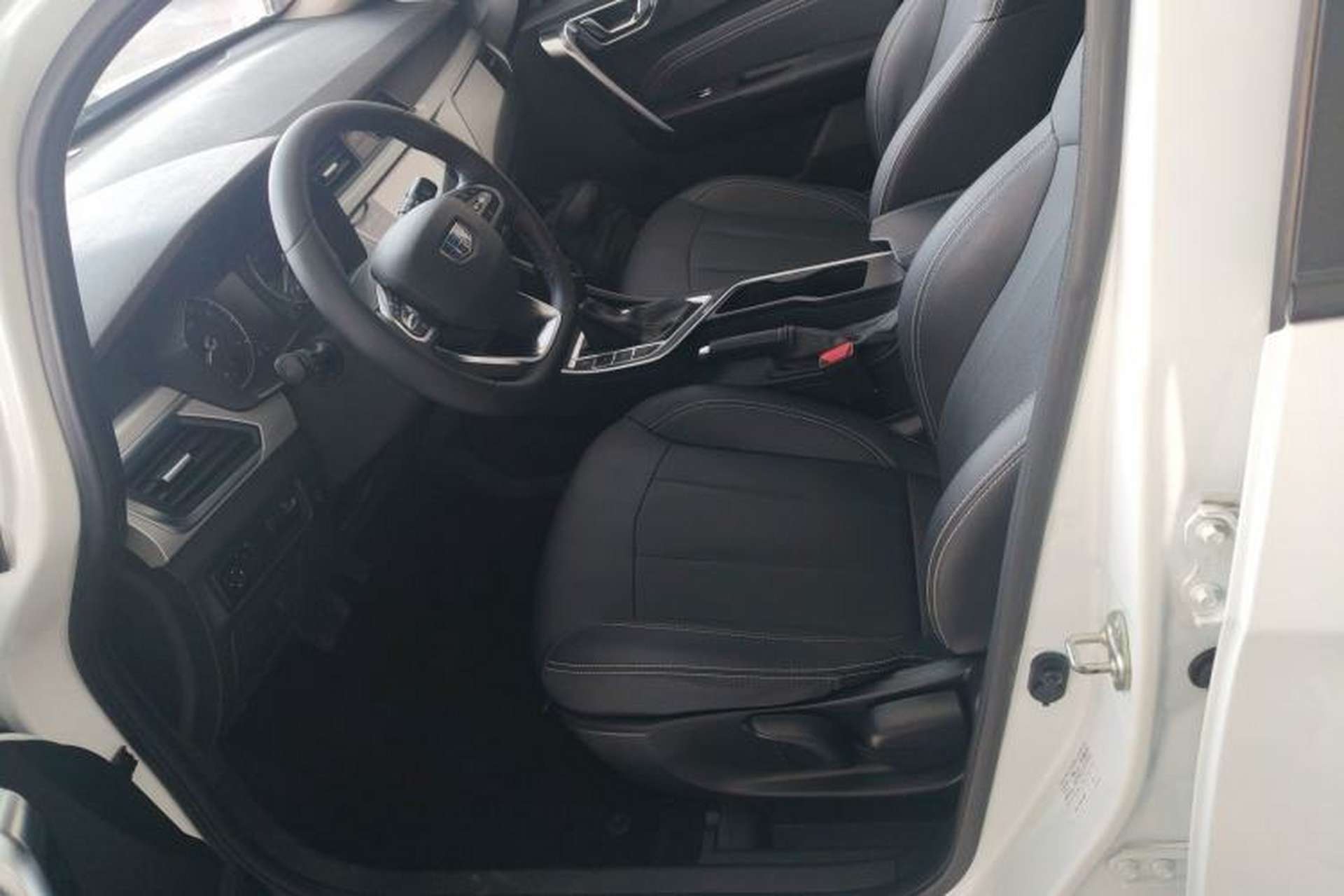 Used Geely Auto Vision X3 2019 Upgraded Model 1.5L CVT Prestige Version Left Front Seat