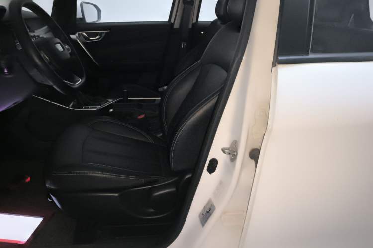 Used Geely Auto Vision X3 2019 Upgraded Model 1.5L CVT Elite Version Left Front Seat
