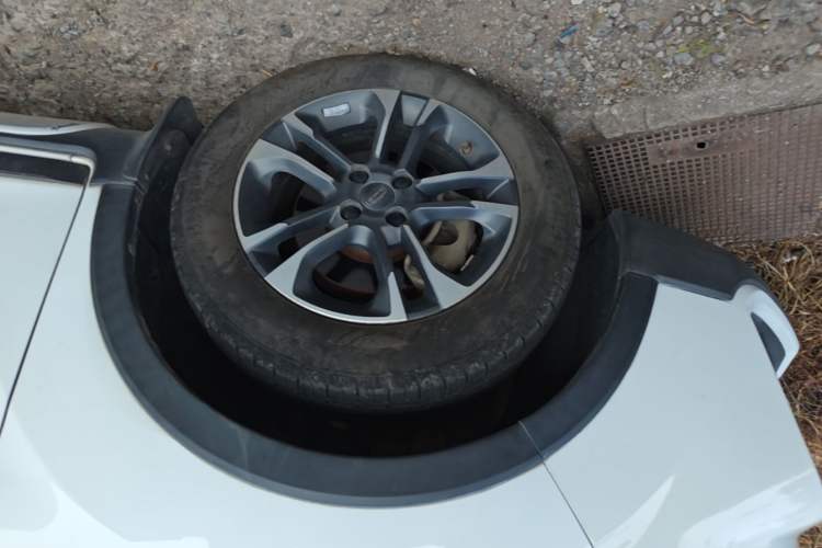 Used Geely Auto Vision X3 2019 Upgraded Model 1.5L Manual Elite Version Left Front Wheel Hub