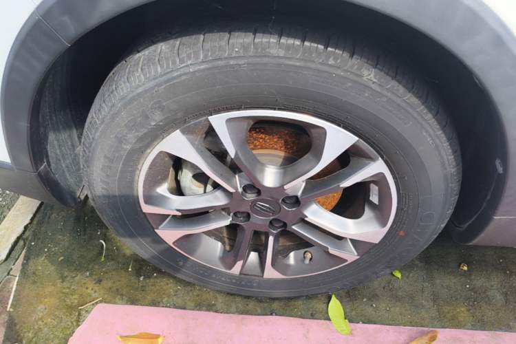 Used Geely Auto Vision X3 2019 Upgraded Model 1.5L CVT Elite Version Left Front Wheel Hub