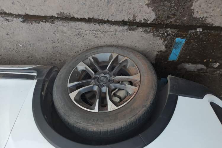 Used Geely Auto Vision X3 2019 Upgraded Model 1.5L CVT Prestige Version Left Front Wheel Hub