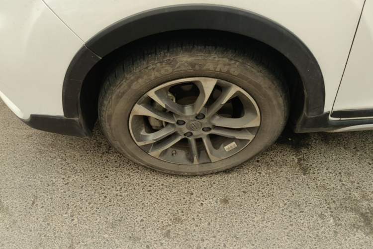 Used Geely Auto Vision X3 2019 Upgraded Model 1.5L CVT Prestige Version Left Front Wheel Hub