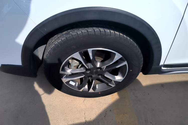 Used Geely Auto Vision X3 2019 Upgraded Model 1.5L Manual Luxury Version Left Front Wheel Hub