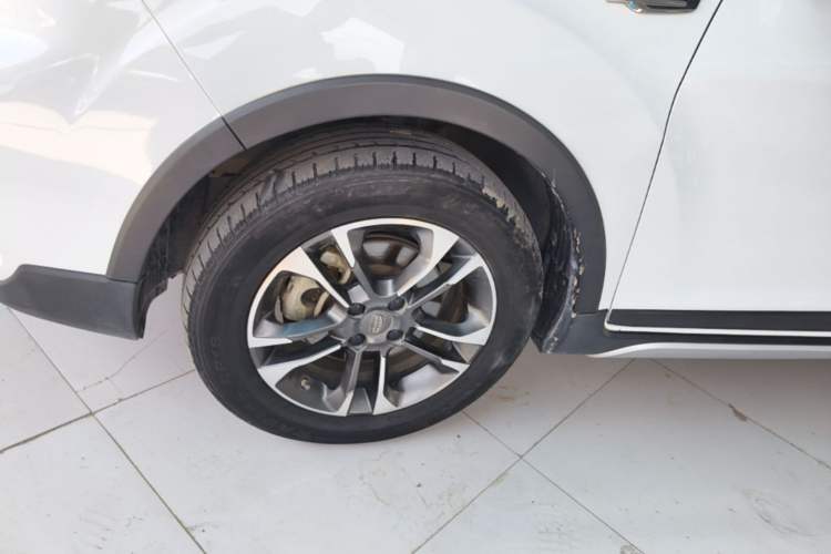 Used Geely Auto Vision X3 2019 Upgraded Model 1.5L Manual Luxury Version Left Front Wheel Hub