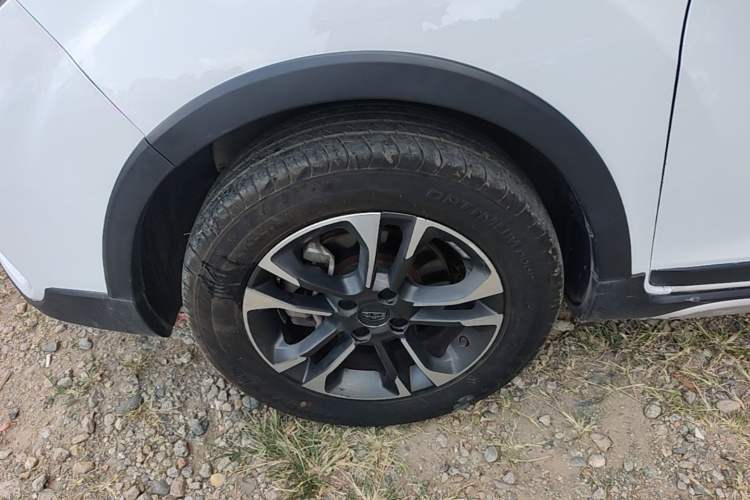 Used Geely Auto Vision X3 2019 Upgraded Model 1.5L Manual Luxury Version Left Front Wheel Hub