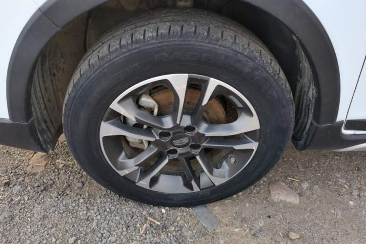 Used Geely Auto Vision X3 2019 Upgraded Model 1.5L Manual Elite Version Left Front Wheel Hub