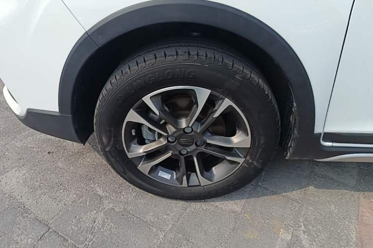 Used Geely Auto Vision X3 2019 Upgraded Model 1.5L Manual Luxury Version Left Front Wheel Hub