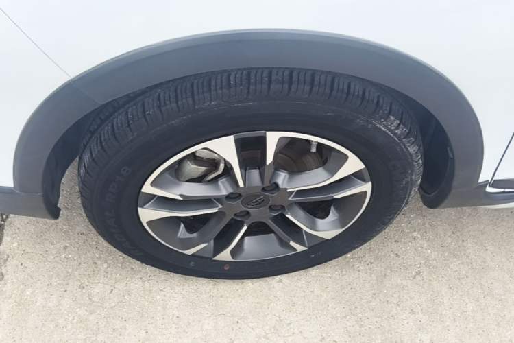 Used Geely Auto Vision X3 2019 Upgraded Model 1.5L CVT Elite Version Left Front Wheel Hub