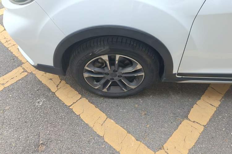 Used Geely Auto Vision X3 2019 Upgraded Model 1.5L CVT Elite Version Left Front Wheel Hub