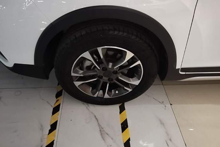 Used Geely Auto Vision X3 2019 Upgraded Model 1.5L CVT Elite Version Left Front Wheel Hub