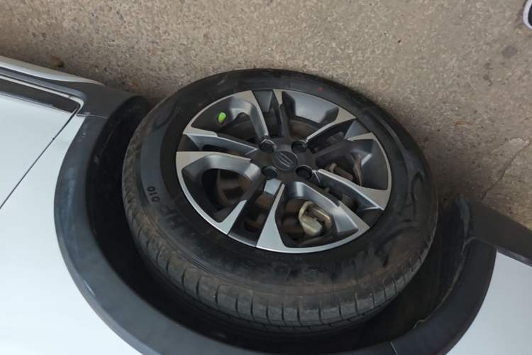 Used Geely Auto Vision X3 2019 Upgraded Model 1.5L CVT Elite Version Left Front Wheel Hub