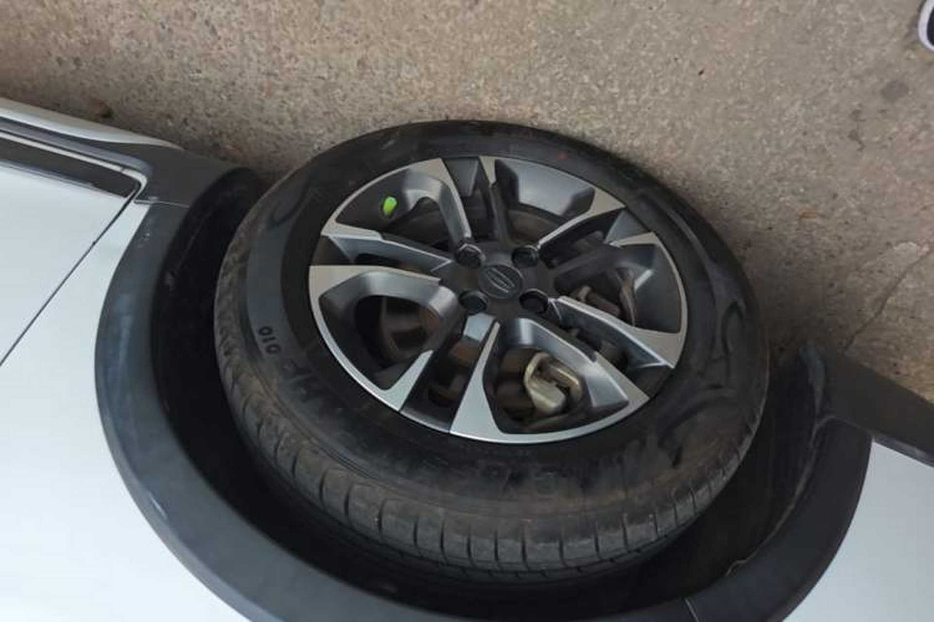 Used Geely Auto Vision X3 2019 Upgraded Model 1.5L CVT Elite Version Left Front Wheel Hub