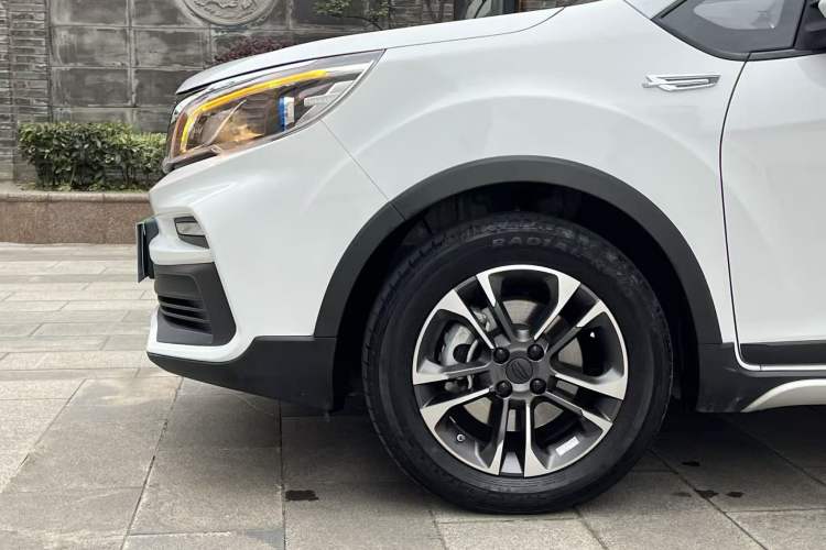Used Geely Auto Vision X3 2019 Upgraded Model 1.5L CVT Elite Version Left Front Wheel Hub