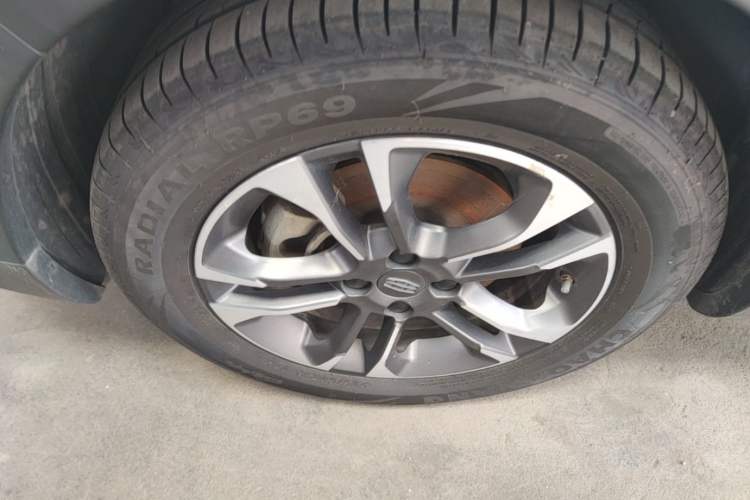 Used Geely Auto Vision X3 2019 Upgraded Model 1.5L CVT Elite Version Left Front Wheel Hub