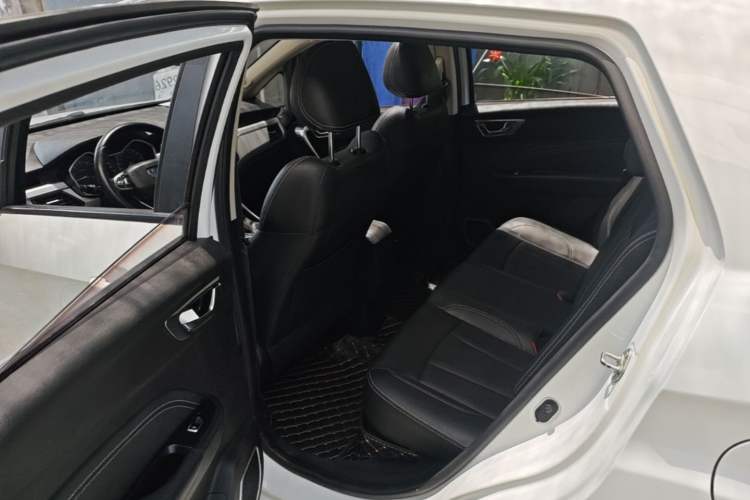 Used Geely Auto Vision X3 2019 Upgraded Model 1.5L CVT Prestige Version Left Rear Seat