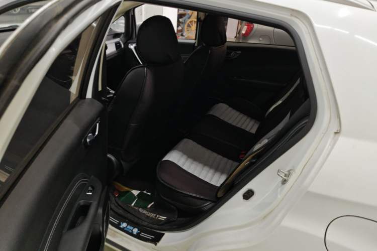 Used Geely Auto Vision X3 2019 Upgraded Model 1.5L Manual Elite Version Left Rear Seat