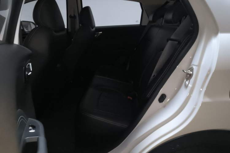 Used Geely Auto Vision X3 2019 Upgraded Model 1.5L CVT Elite Version Left Rear Seat