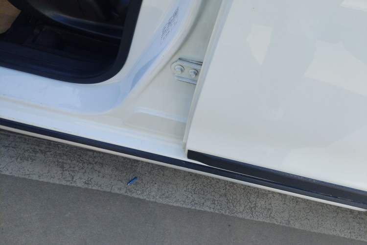 Used Geely Auto Vision X3 2019 Upgraded Model 1.5L CVT Prestige Version Left Side Sill