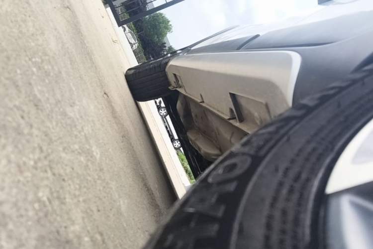 Used Geely Auto Vision X3 2019 Upgraded Model 1.5L CVT Elite Version Left Side Sill