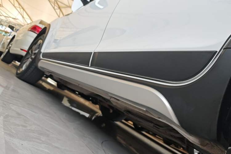 Used Geely Auto Vision X3 2019 Upgraded Model 1.5L CVT Elite Version Left Side Sill