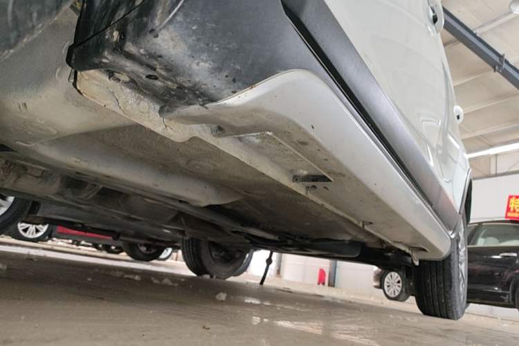 Used Geely Auto Vision X3 2019 Upgraded Model 1.5L CVT Elite Version Left Side Sill