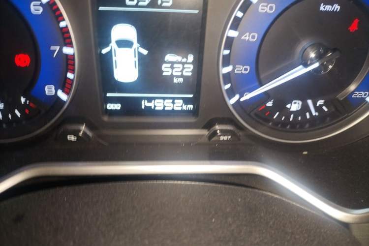Used Geely Auto Vision X3 2019 Upgraded Model 1.5L Manual Elite Version Odometer Close Up