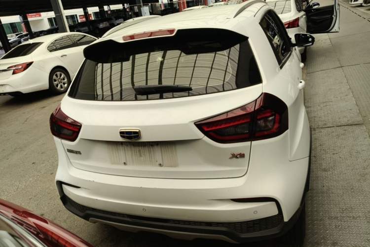 Used Geely Auto Vision X3 2019 Upgraded Model 1.5L CVT Prestige Version Rear