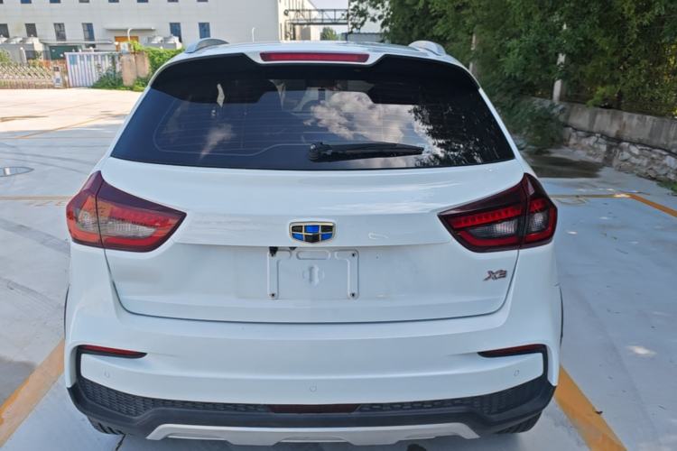 Used Geely Auto Vision X3 2019 Upgraded Model 1.5L Manual Elite Version Rear
