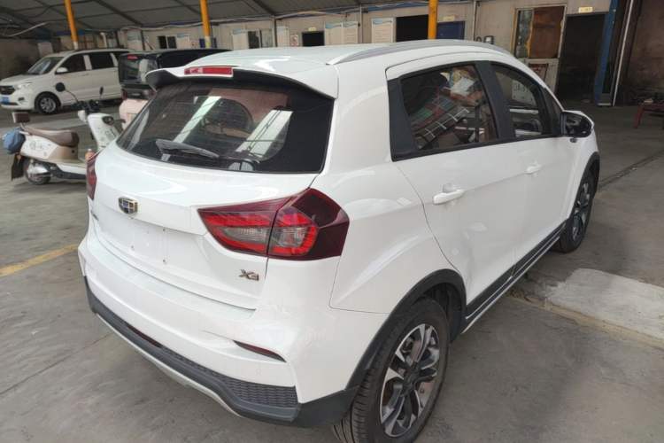 Used Geely Auto Vision X3 2019 Upgraded Model 1.5L CVT Elite Version Rear Right 45 Deg
