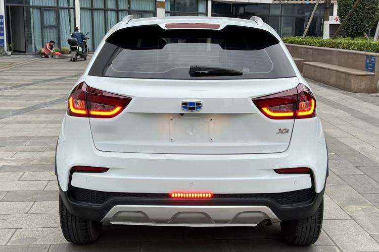 Used Geely Auto Vision X3 2019 Upgraded Model 1.5L CVT Elite Version Rear