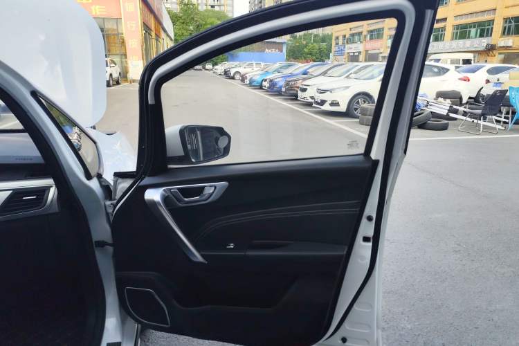 Used Geely Auto Vision X3 2019 Upgraded Model 1.5L Manual Elite Version Right Front Door Interior